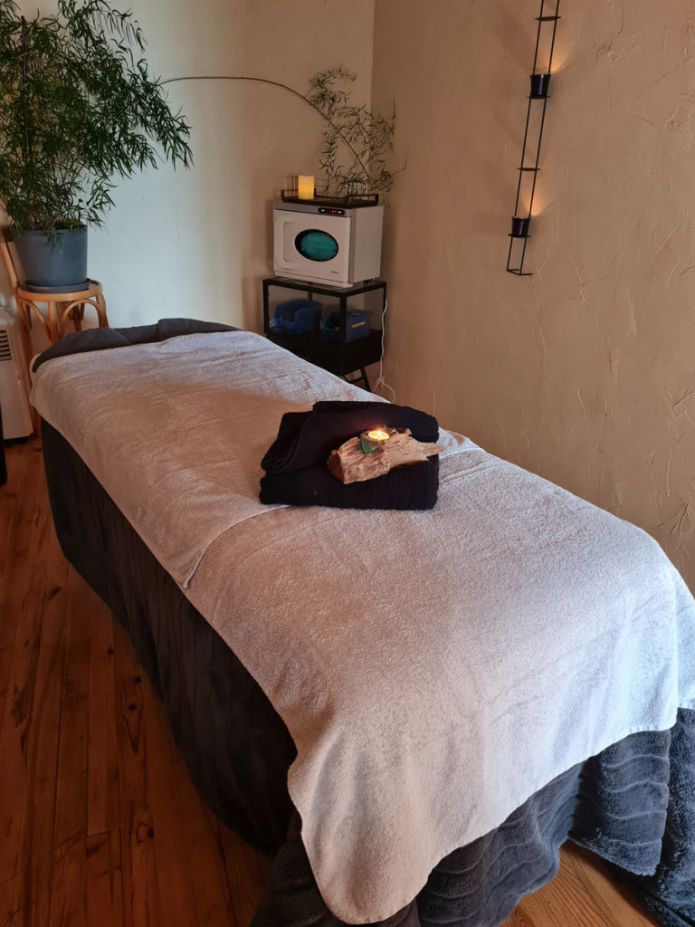Table de massage avec lumière tamisée